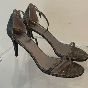 Stuart Weitzman Nudistcurve Shimmery Ankle-Strap Sandals | size 9.5
